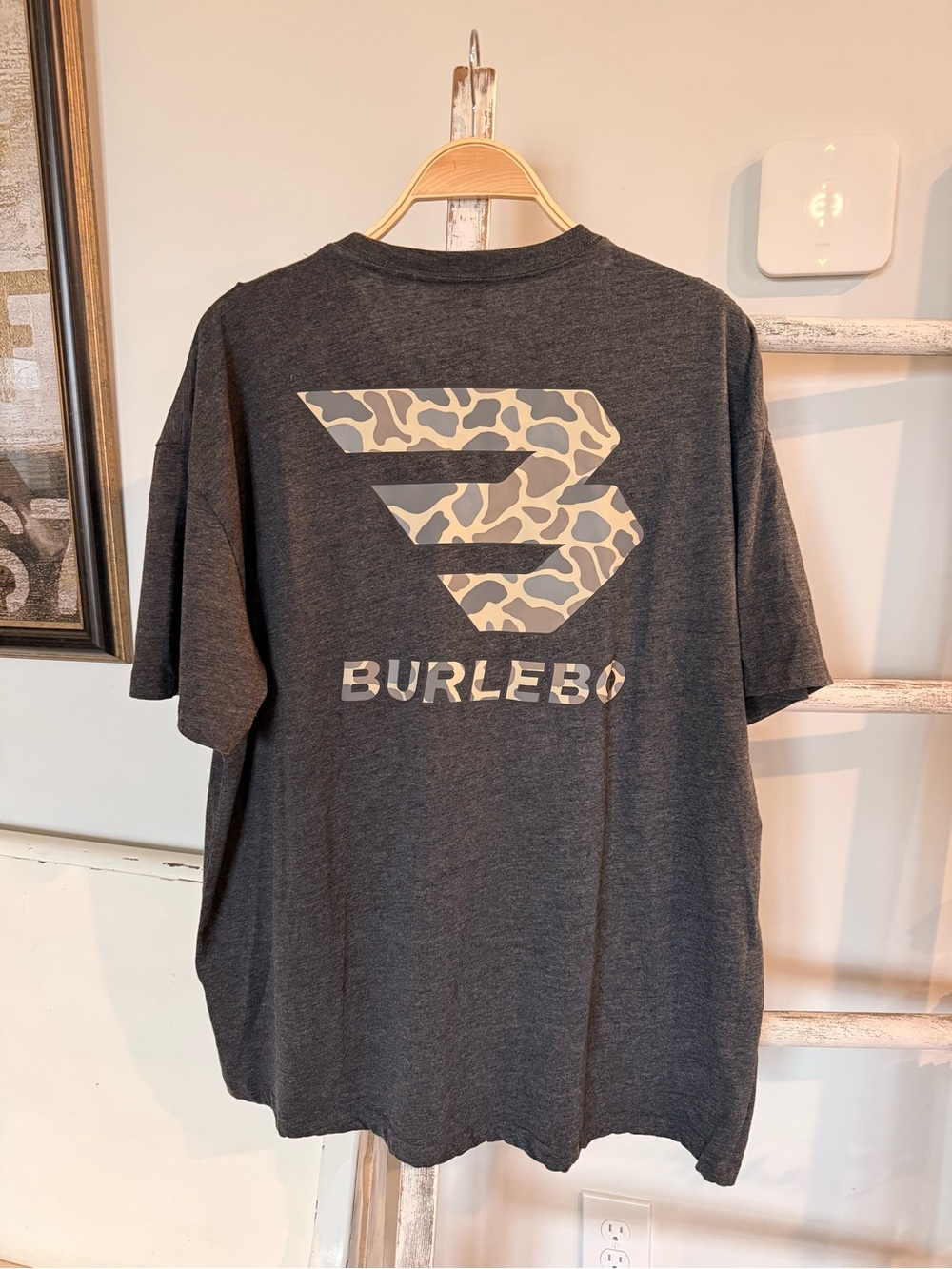Men’s Burlebo Logo Tee Grey Camo Charcoal Grey Mens XL Short Sleeve EUC